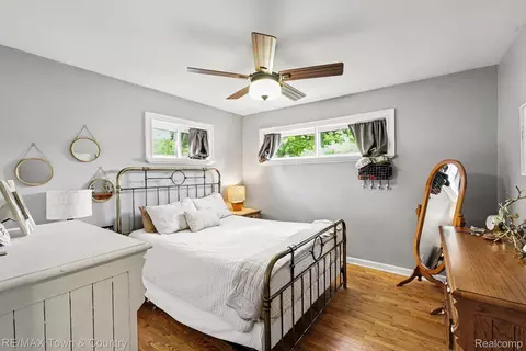 Bedroom - 207 Labian Dr, Flushing, MI 48433 photo 2 of 3