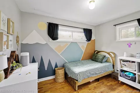 Bedroom - 207 Labian Dr, Flushing, MI 48433 photo 1 of 3