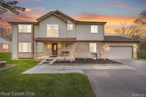 7295 W Maple Rd, West Bloomfield, MI 48322