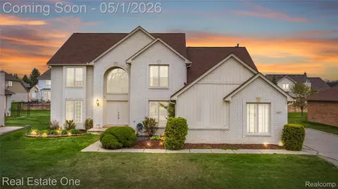 2447 Lorenzo Dr, Sterling Heights, MI 48314