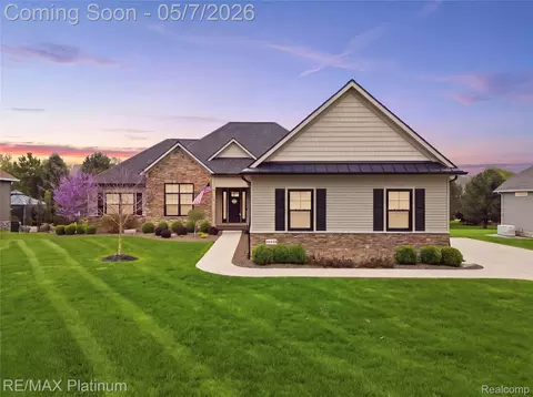 16413 Carrie Ln, Fenton, MI 48430