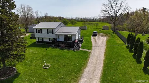2128 Greenwood Rd, Lapeer, MI 48446