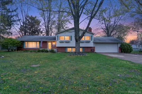 73666 Floral St, Armada, MI 48005