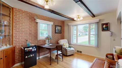 Dining - 225 E Park Ave, Flushing, MI 48433 photo 1 of 2
