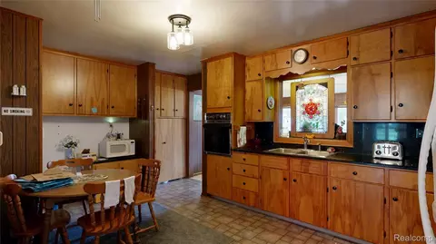 Kitchen - 225 E Park Ave, Flushing, MI 48433 photo 1 of 2