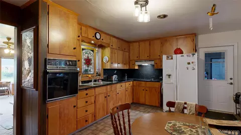 Kitchen - 225 E Park Ave, Flushing, MI 48433 photo 2 of 2