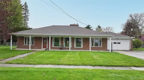 225 E Park Ave, Flushing, MI 48433
