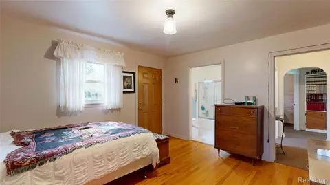 Bedroom - 225 E Park Ave, Flushing, MI 48433 photo 2 of 4