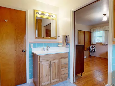 Bath - 225 E Park Ave, Flushing, MI 48433 photo 2 of 2