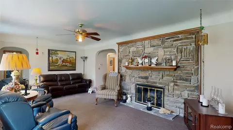 Living - 225 E Park Ave, Flushing, MI 48433 photo 4 of 4