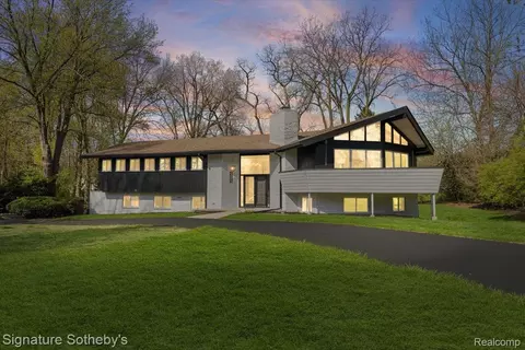 6895 Dublin Fair Rd, Troy, MI 48098