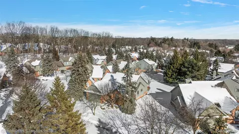 37622 Avon Cir, Farmington Hills, MI 48331