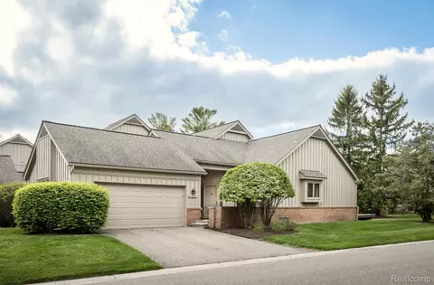 37514 Amber Dr, Farmington Hills, MI 48331