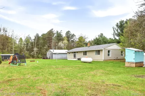 Exterior - 7261 Hess Rd, Vassar, MI 48746 photo 3 of 7