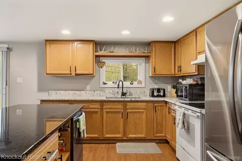 Kitchen - 7261 Hess Rd, Vassar, MI 48746 photo 3 of 4