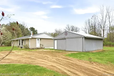 Exterior - 7261 Hess Rd, Vassar, MI 48746 photo 2 of 7