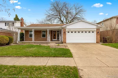 12215 Manor Dr, Southgate, MI 48195