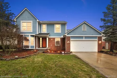3210 Davenport Ln, Rochester Hills, MI 48309