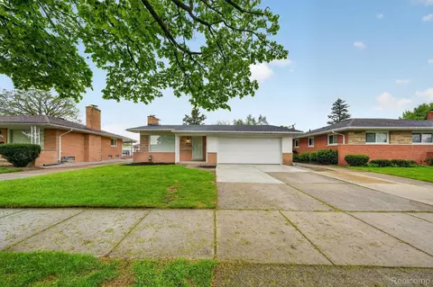 14203 Fenton, Redford, MI 48239