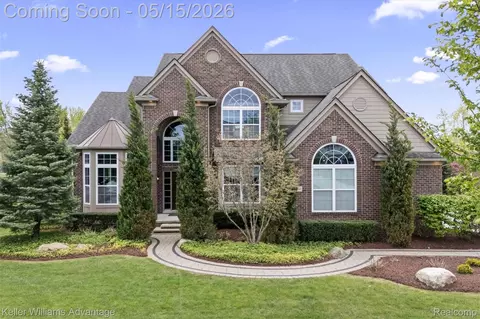 57201 Meadowcreek Cir S, Lyon, MI 48178