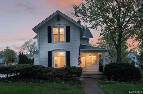 516 W Washington St, Howell, MI 48843