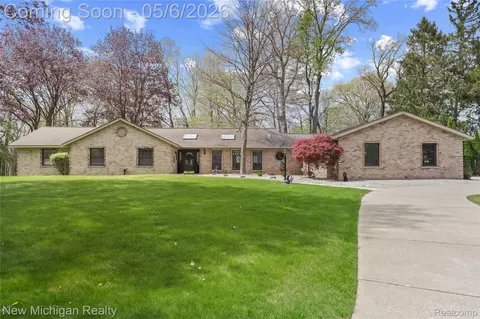33733 Braebury Rdg, Farmington Hills, MI 48331
