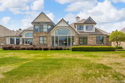 1628 Edison Shores Ln, Port Huron, MI 48060