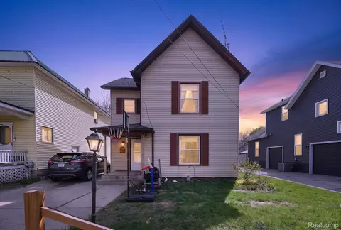 412 N Hickory St, Owosso, MI 48867