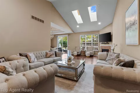 44258 Constellation Dr, Sterling Heights, MI 48314