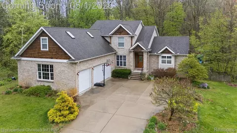 5720 Deerwood, Commerce, MI 48382