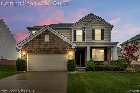 29926 Autumn Gold Dr, Lyon, MI 48165