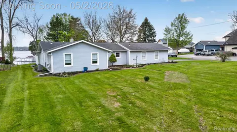 2264 Crane Rd, Fenton, MI 48430