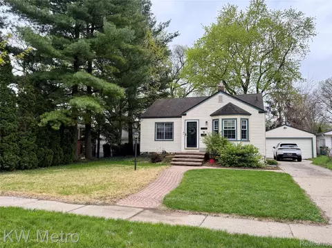 302 E Bloomfield Ave, Royal Oak, MI 48073