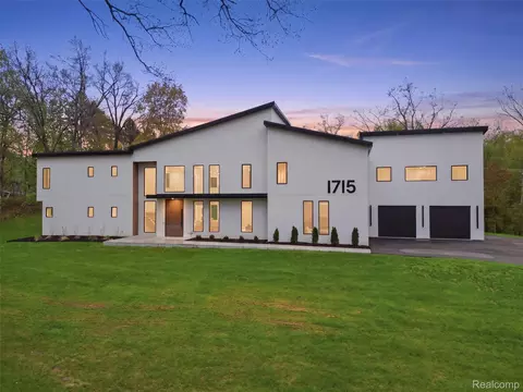 1715 Lone Pine Rd, Bloomfield Hills, MI 48302