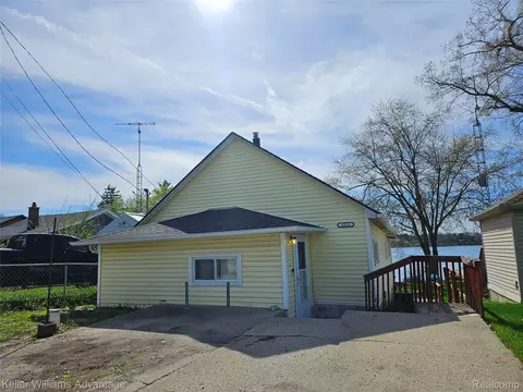 2219 Gray Rd, Oregon, MI 48446