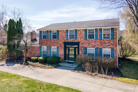 34282 Glouster Cir, Farmington Hills, MI 48331
