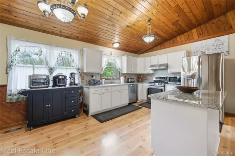 Kitchen - 4915 E M 36, Hamburg, MI 48169 photo 1 of 4