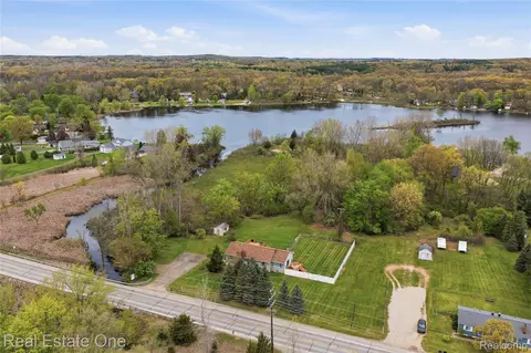 View/Area - 4915 E M 36, Hamburg, MI 48169 photo 2 of 4