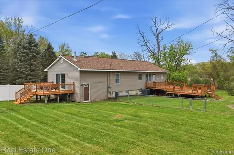 Exterior - 4915 E M 36, Hamburg, MI 48169 photo 2 of 3