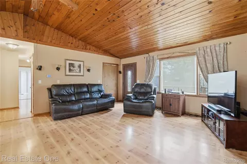 Living - 4915 E M 36, Hamburg, MI 48169 photo 2 of 4