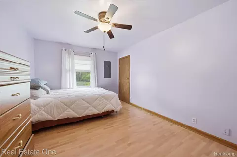 Bedroom - 4915 E M 36, Hamburg, MI 48169 photo 3 of 4