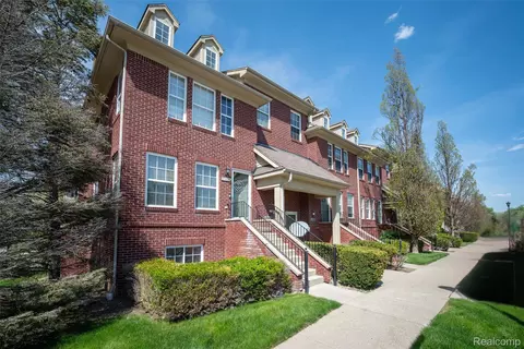 15650 Stone Crossing Dr, Southfield, MI 48075