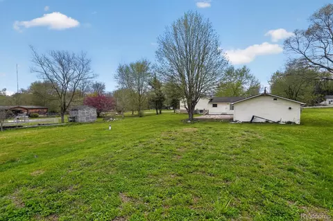 Exterior - 5457 E Frances Rd, Thetford, MI 48458 photo 5 of 7