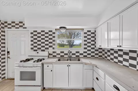 Kitchen - 5457 E Frances Rd, Thetford, MI 48458 photo 4 of 4