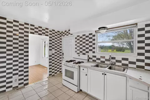 Kitchen - 5457 E Frances Rd, Thetford, MI 48458 photo 3 of 4