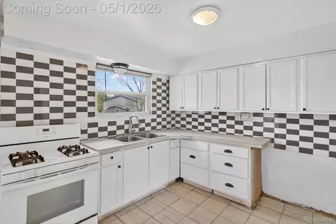 Kitchen - 5457 E Frances Rd, Thetford, MI 48458 photo 2 of 4