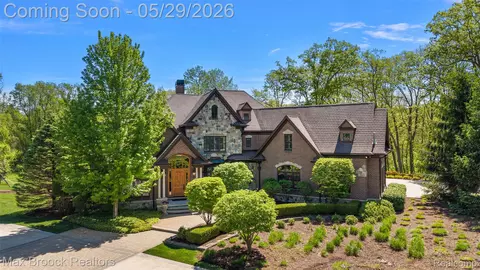 9716 Hadley Rd, Independence, MI 48348