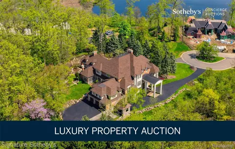 2759 Turtle Ridge Dr, Bloomfield Hills, MI 48302