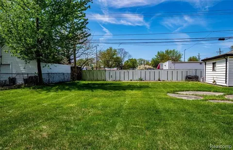 26143 Groveland St, Madison Heights, MI 48071