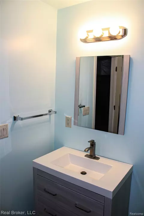 1313 Secretariat Way, Oceola, MI 48843